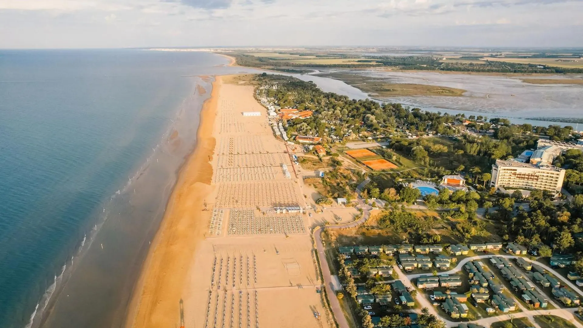 Welcoming Seaside Flat Ideal For 6 Guests Bibione Italy